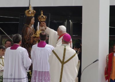 Il dono della navicella d'oro alla Madonna di Bonaria. (foto Serra - Lemme)